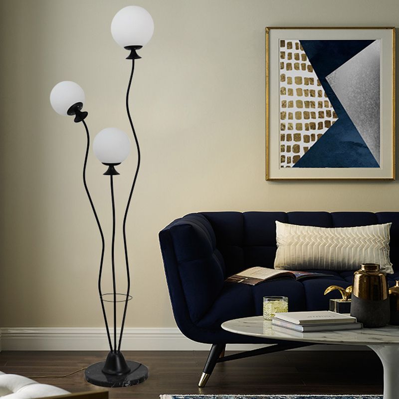 Ball Standing Light with Curved Arm Modernist Glass 3 Heads Living Room Floor Reading Lamp in Black/White