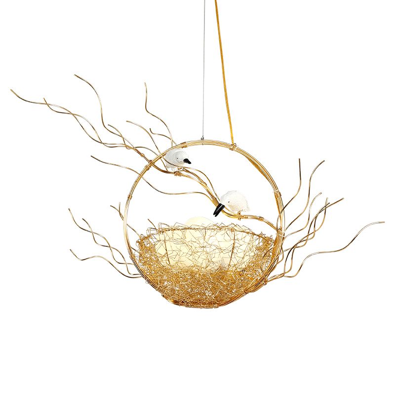 Kunst 3-Licht-Kronleuchter-Anhänger Goldener Aluminiumkorb hängende Lampe mit Vögeln und matten weißen Glaskugeln