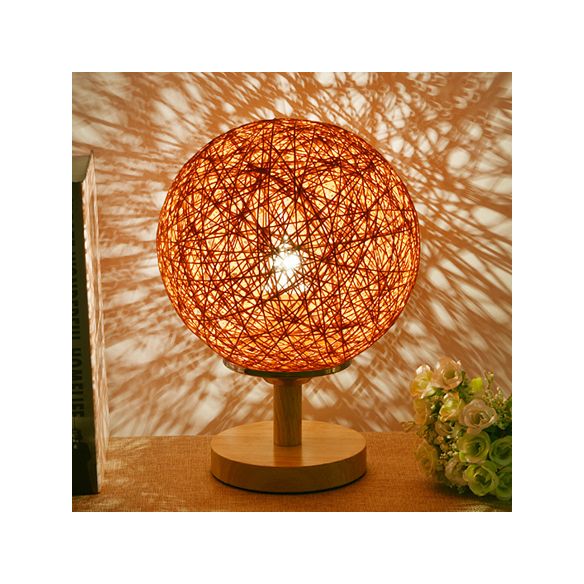 Rattan handgewebte Tischlampe zeitgemäß 6 "/7" W 1 Glühbirnen weiß/rotes Tischlicht mit globaler Schatten und Holzbasis