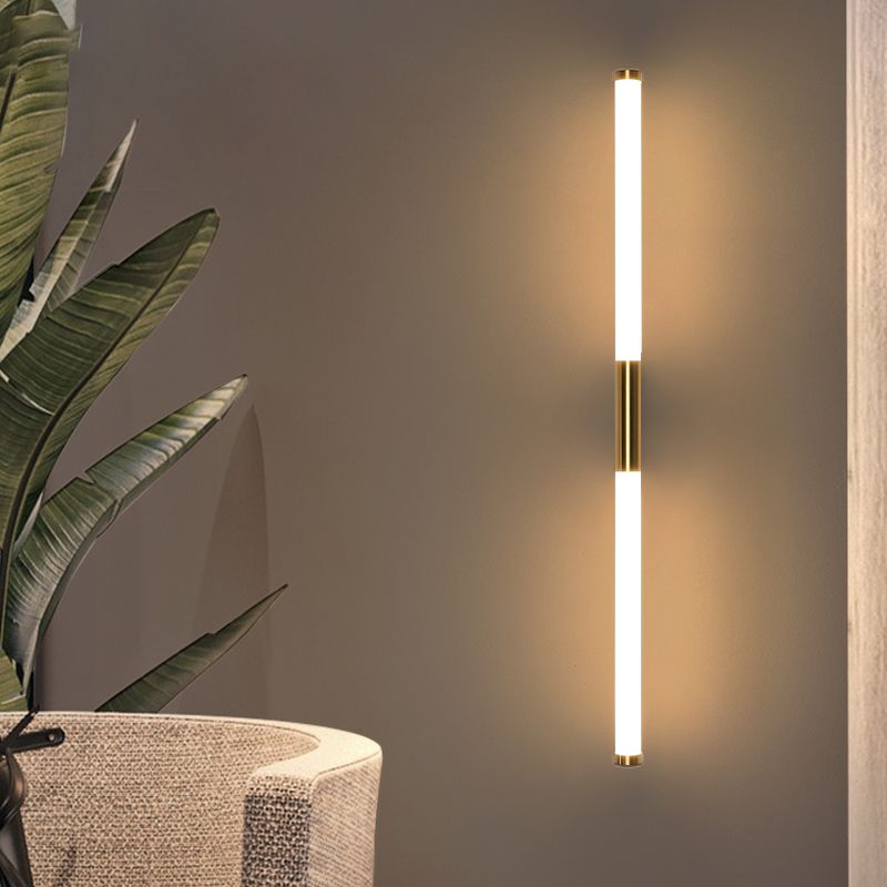 Lámpara de pared recta de metal de estilo moderno de espejo led dorado para el baño