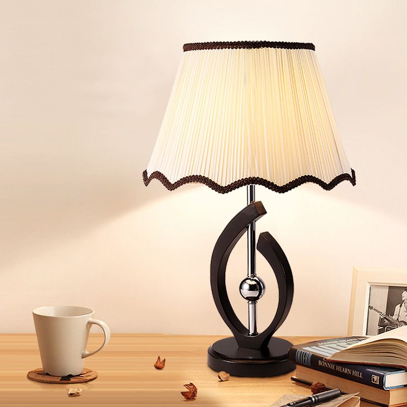 Single Bulb Nightstand Lamp Traditional Scalloped Edge Taper Pleated Fabric Table Light in Beige with Curved Line Base