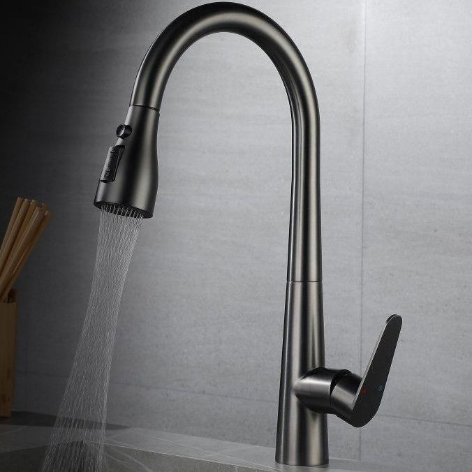 Contemporary Pull Down Kitchen Faucet Single Handle Faucet with Pull Out Sprayer