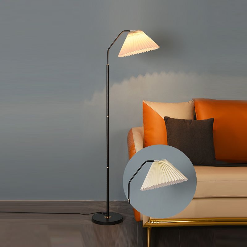 Lampada da pavimento contemporanea luce a pavimento colorata con tonalità in tessuto per camera da letto