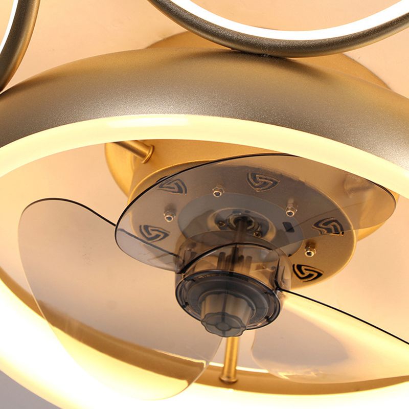 Lámpara de ventilador circular de acabado dorado Simplicidad de metal LED Semi Flush-montaje para dormitorio para dormitorio