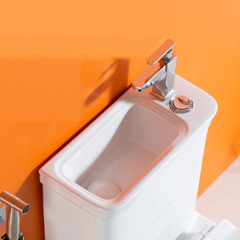 Modern Ceramic Flush Toilet Floor Mounted Toilet Bowl with Seat for Washroom