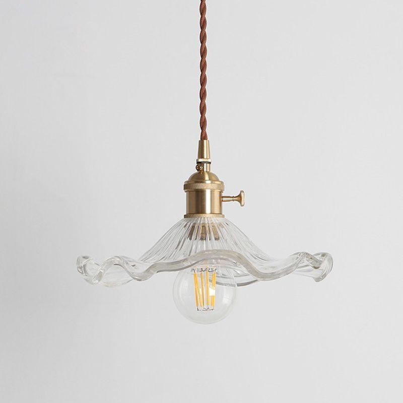 Vintage geschulpte hanglicht met getextureerde glazen schaduw 1 lichte hanglamp in gepolijst messing