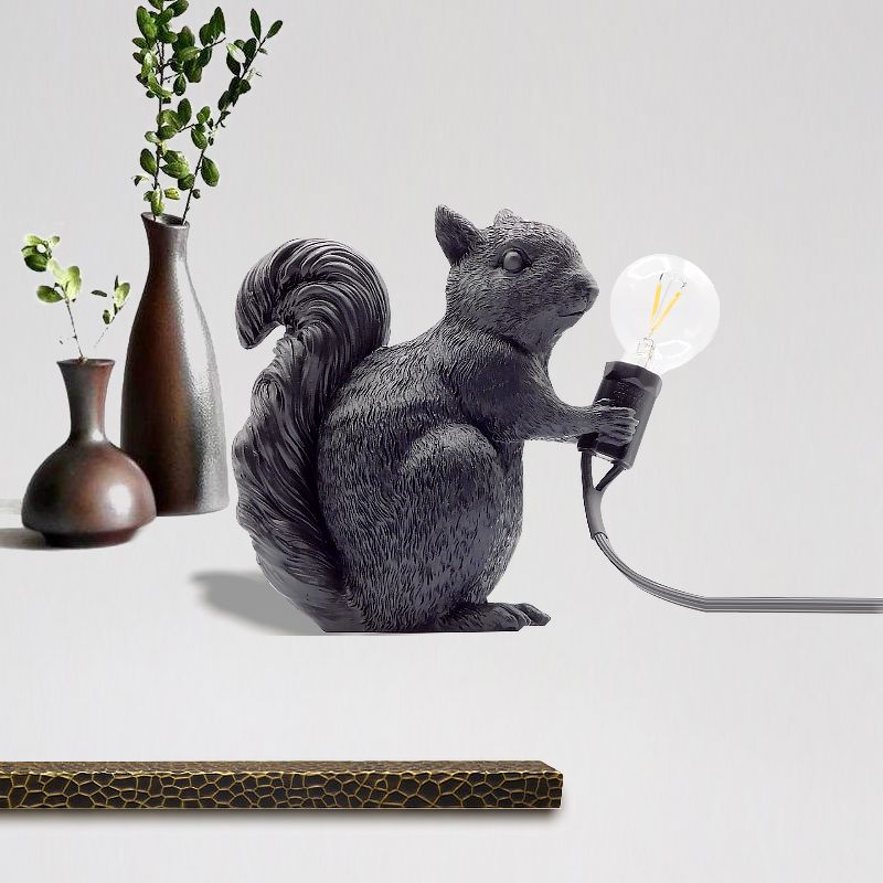 Artistic Squirrel Night Table Light Resin Single-Bulb Childrens Bedside Night Lamp