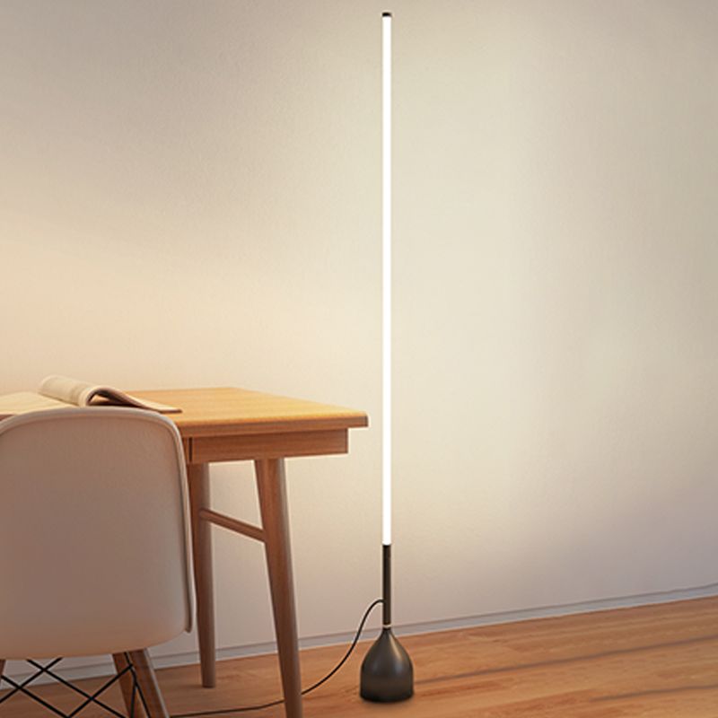 Lampada da pavimento a forma lineare in stile moderno in metallo lampada da pavimento singolo