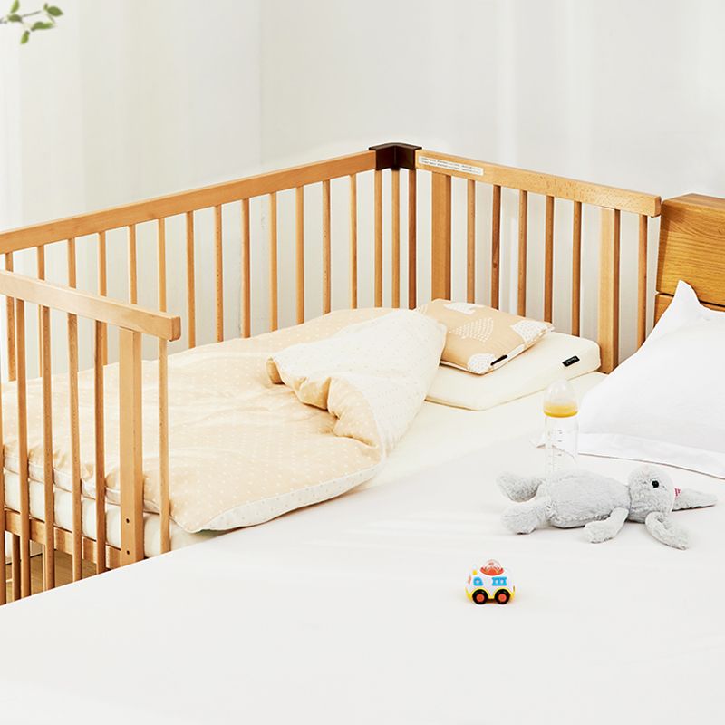 Contemporary Wooden Crib in Natural Nursery Bed with Mattress