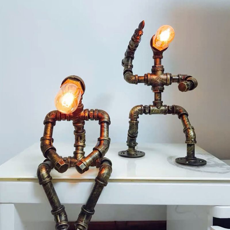 Retro -Stil Eisenrohr Tischlampe Roboterform 1 Leuchttischlampe für Schlafzimmer