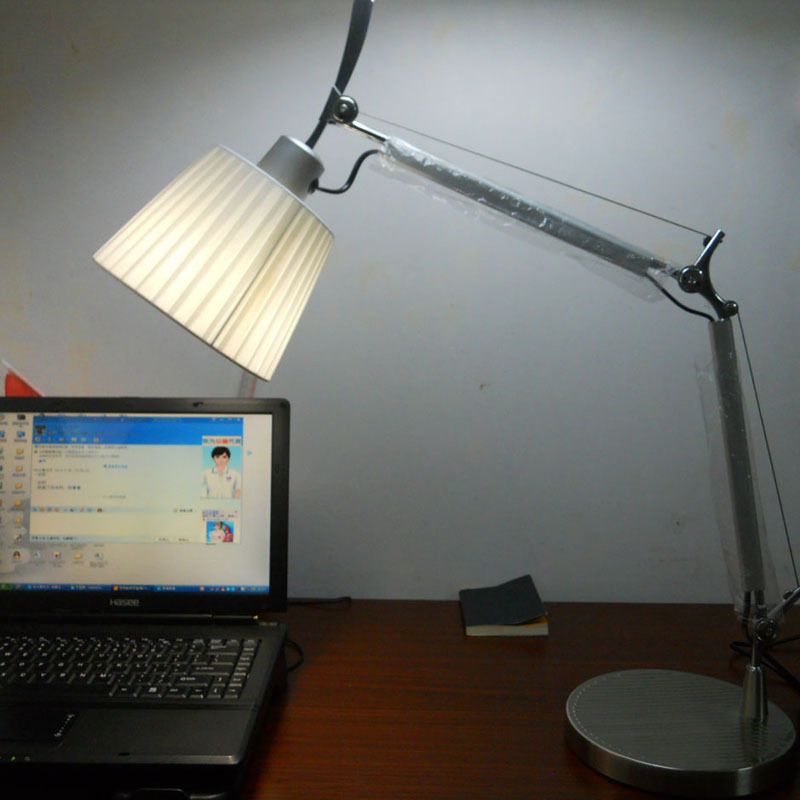 Verkürzter Kegelfalten-Stoff-Task Light Moderne 1 Kopf Chrom Schreibtischlampe mit 2-Gelenkschwingarm