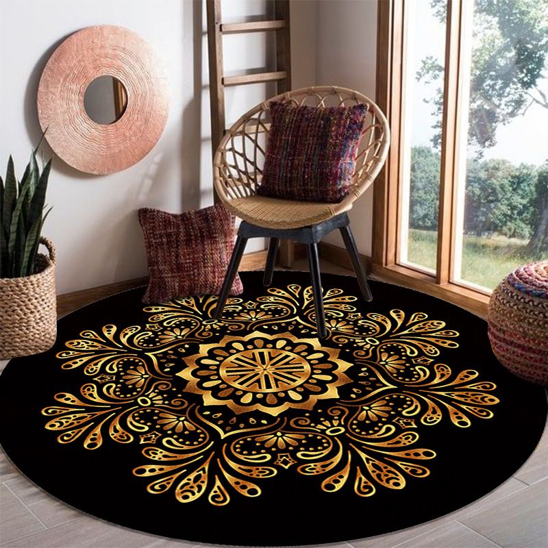 Tapis graphique en polyester en or Gold pour le salon