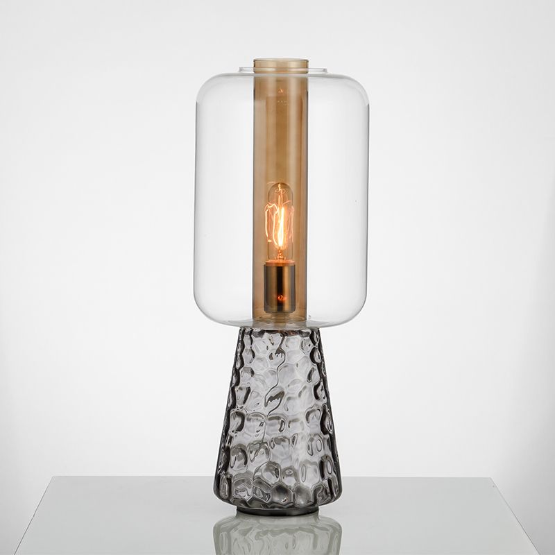 Trapezes Schlafzimmer Schreibtisch Hellem Rauch grau/Cognac Wasserglas 1-Licht postmoderne Plug-in-Tischlampe mit Zylinderschatten