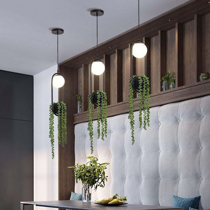 Zwart 1 Licht bolvormig Hanglamp Lichte Noordse retro ovale metalen ringschaduwhanglamp met groene plant