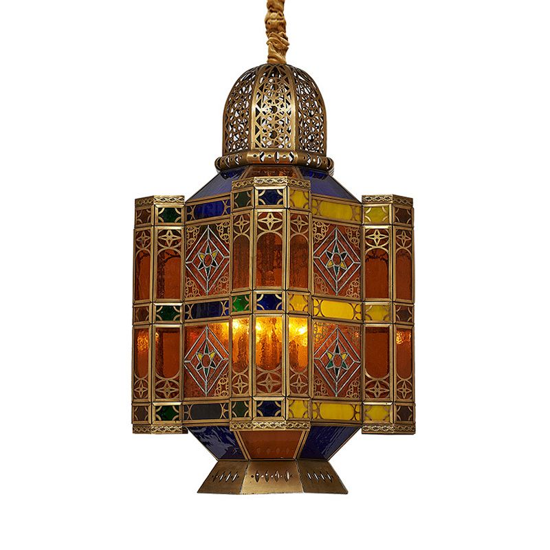 Lampada del soffitto del ristorante a lanterna incisa tradizionale vetro colorato a 3 teste in ottone il lampadario appeso