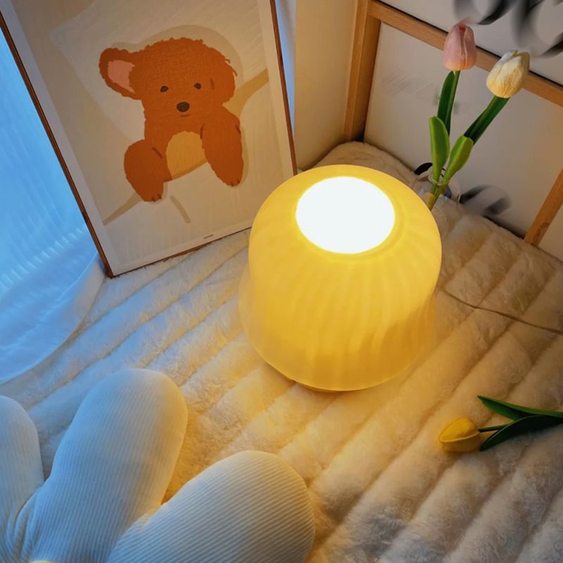 One-Bulb Table Light Modern Glazed Glass Yellow Mushroom Desk Lamp for Bedroom Living Room