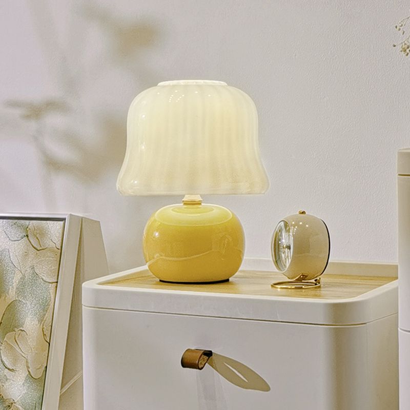 One-Bulb Table Light Modern Glazed Glass Yellow Mushroom Desk Lamp for Bedroom Living Room