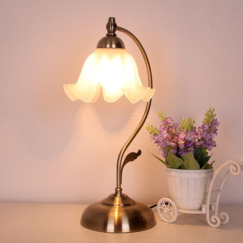 Modern Style Flower Shape Table Lamp Glass 1 Light Table Light