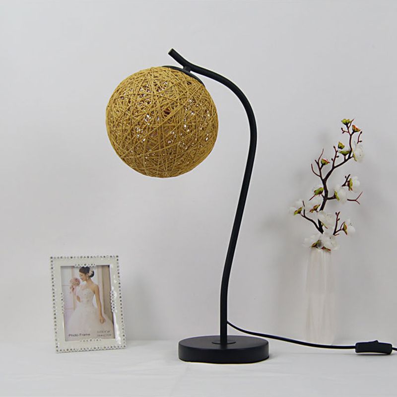 Yellow/Ivory Handmade Table Lamp Countryside Style 1-Light Rattan Table Lamp with Ball Shade for Bedroom