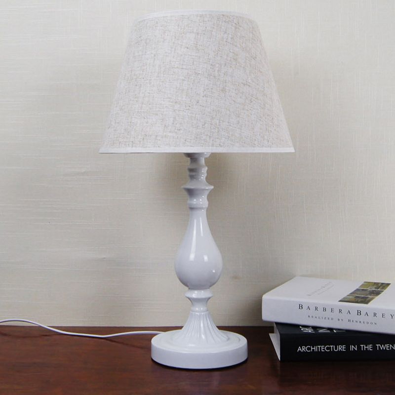 Urn-Shaped Metallic Desk Lamp Modernist 1 Bulb White Table Light with Fabric Shade