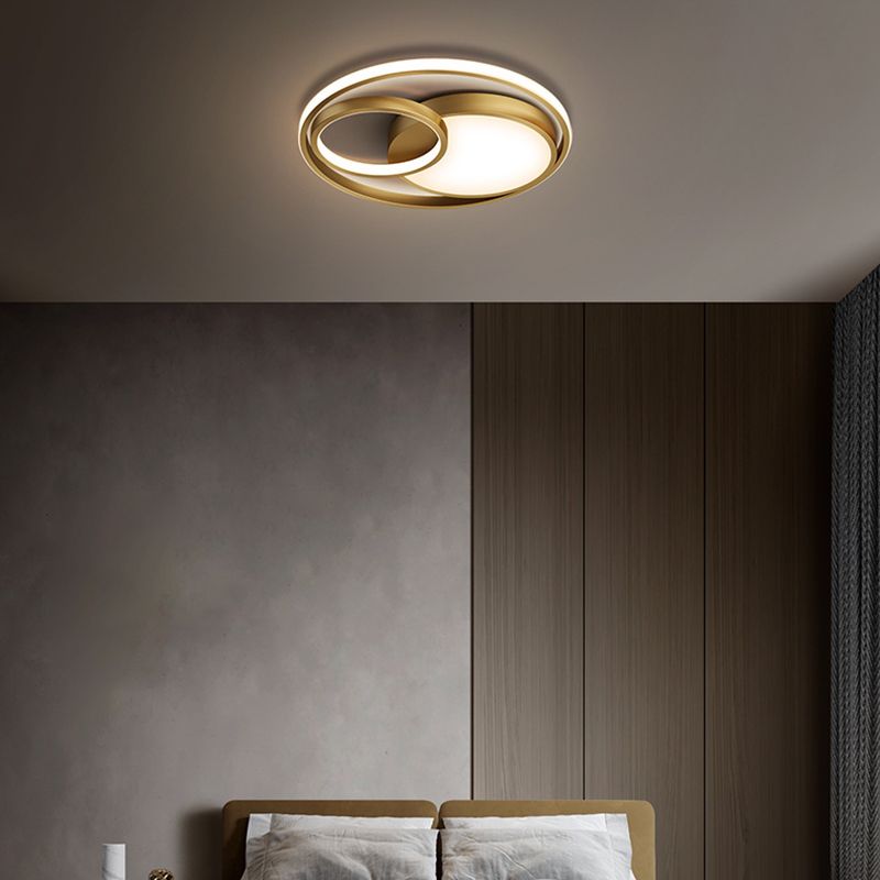 Metal Round Shape Flush Mount Light Modern-Style 3 Lights Flush Ceiling Light in Gold