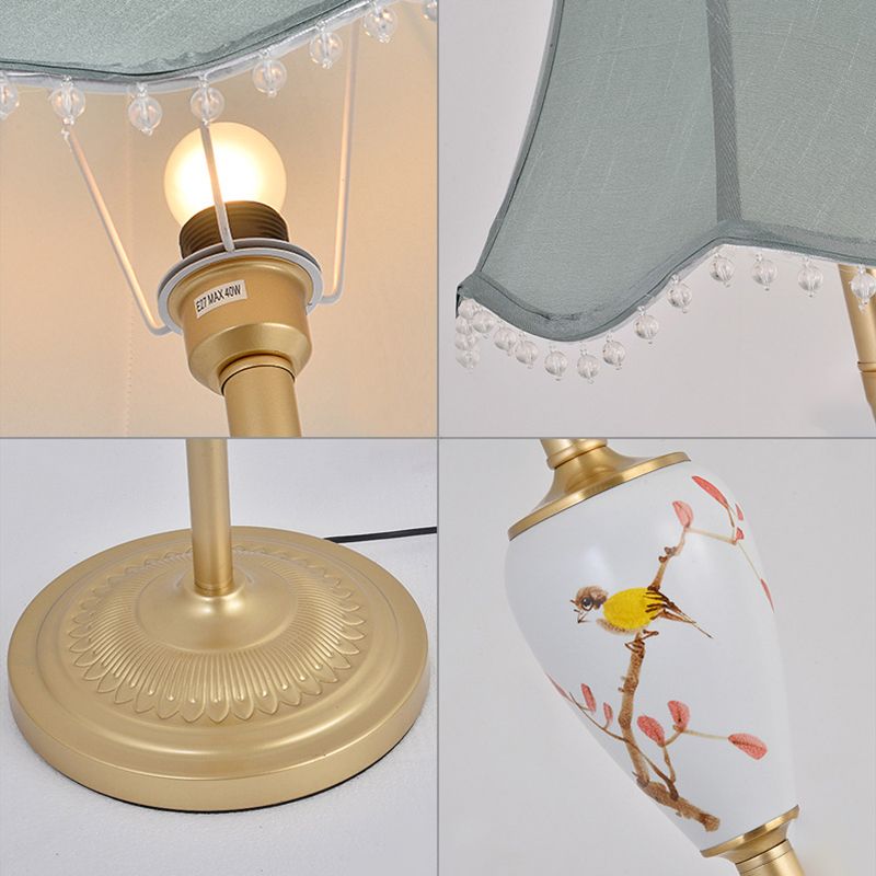 Fabric Flared Floor Light Classic 1-Light Living Room Accent Lamp with Scalloped Trimming in Gold