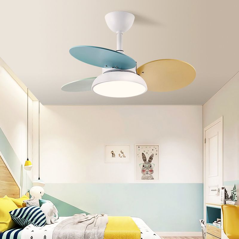 Chandelier de ventilateur en fer léger de ventilateur LED créatif pour enfants avec lame en bois colorée