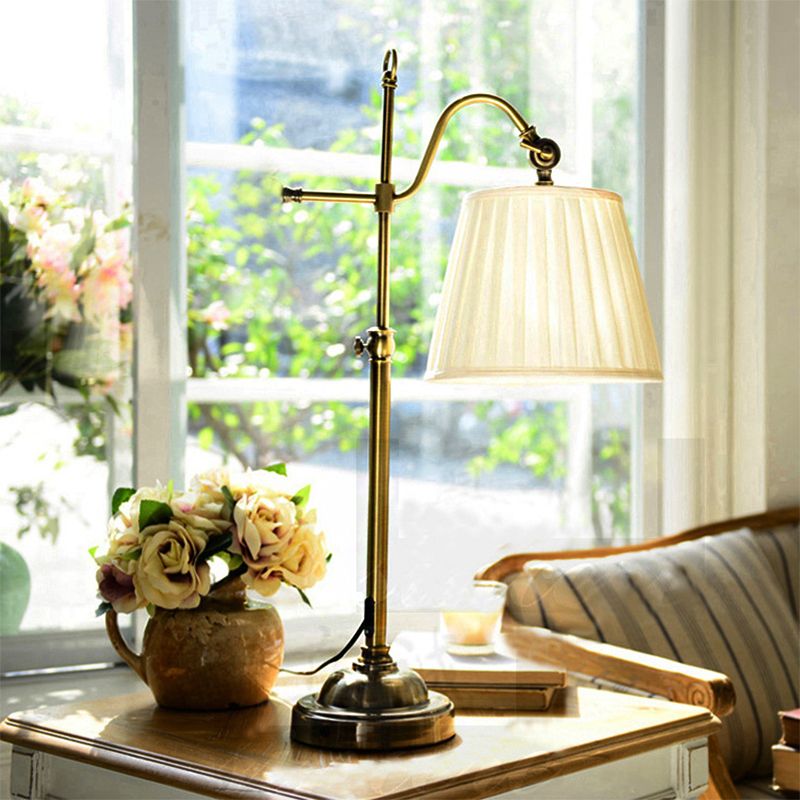 1 Light Bedroom Desk Lamp Traditional White Study Light with Barrel Fabric Shade