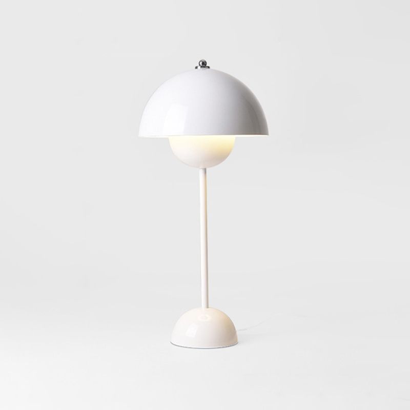 Lampe de table à teinte dôme macaron, lumière de table en métal avec un interrupteur marche / arrêt