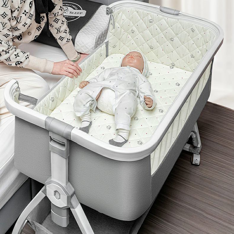 Metal Adjustable Bedside Crib Gliding Rectangle Crib Cradle for Baby