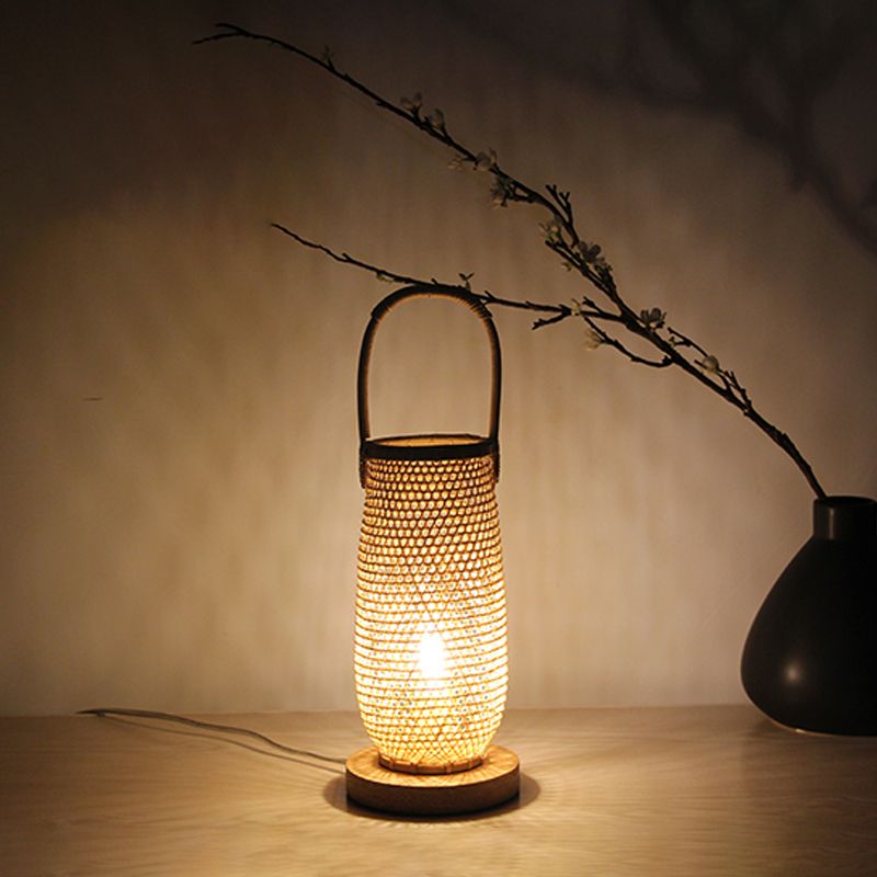 Lámpara de escritorio de cesta beige 1 cabeza 1 cabeza de bambú iluminación con base de madera circular