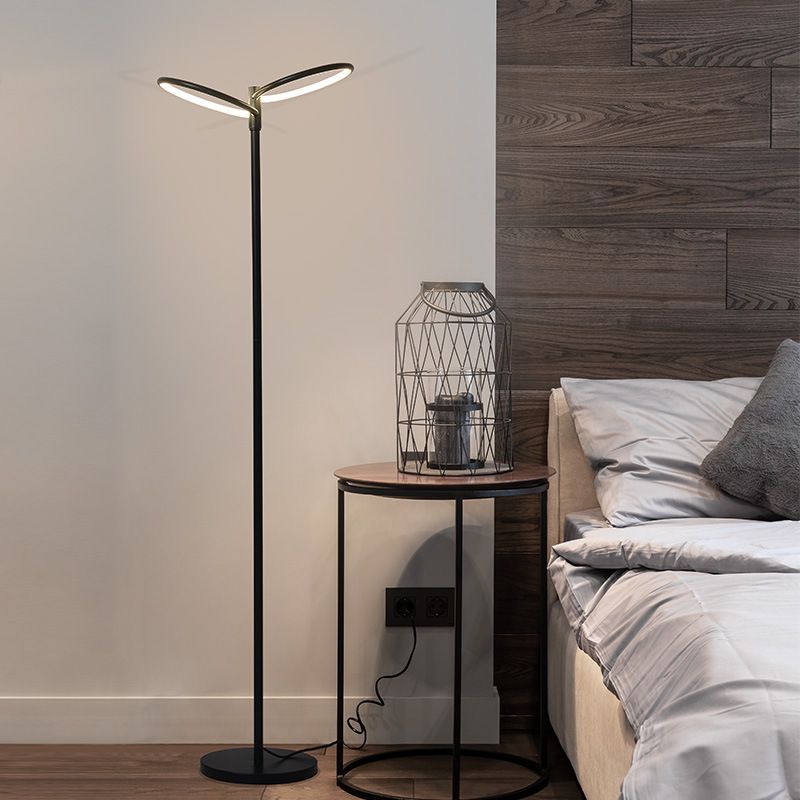 Lámpara de pie de tono redondo de metal Luce de lectura de piso negro LED contemporáneo para la cama