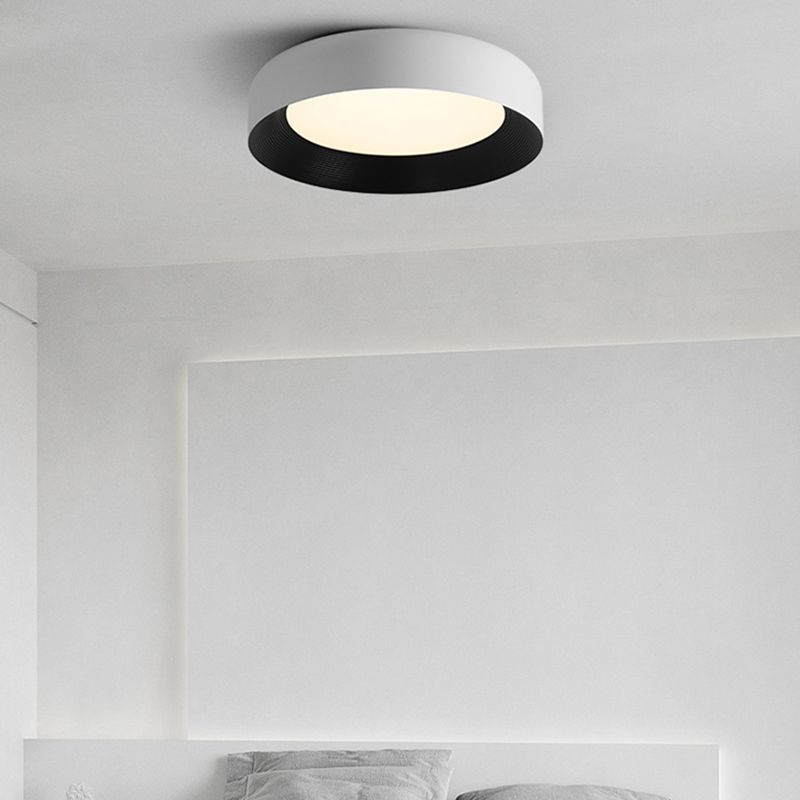 Round Metal Flush Light Modern Style Acrylic Shade Flush Mount Ceiling Fixture for Bedroom