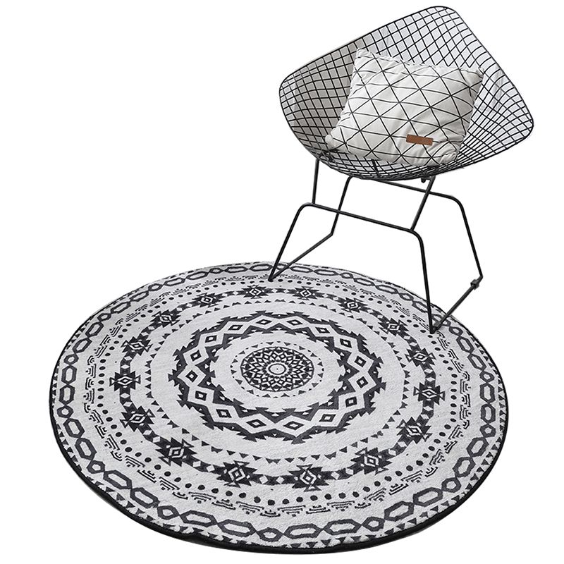 Round Grey Tone Vintage Area Rug Polyester Tribal Print Rug Non-Slip Backing Indoor Rug for Bedroom