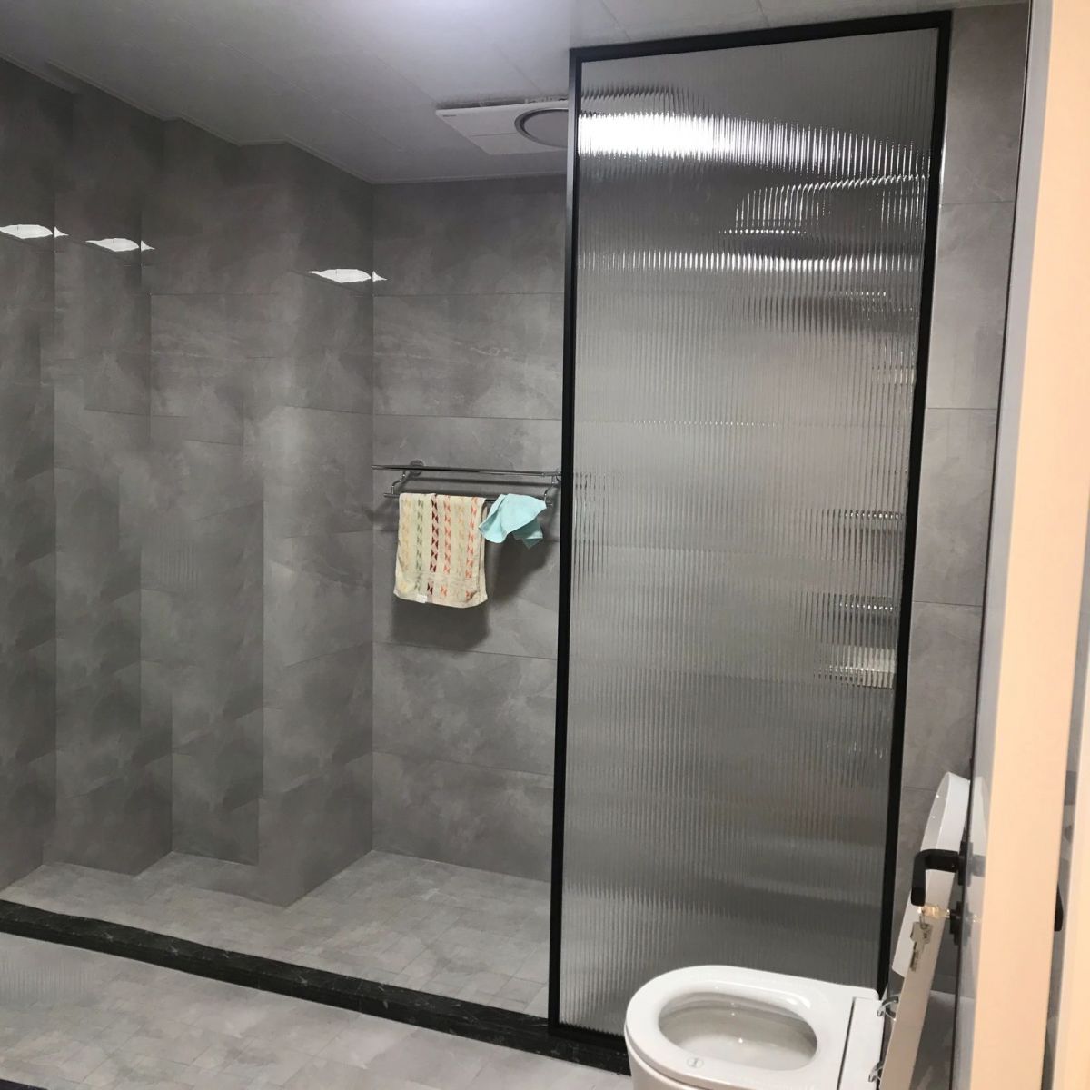 Tempered Glass Fixed Shower Screen with Extremely Narrow Stainless Steel Frame