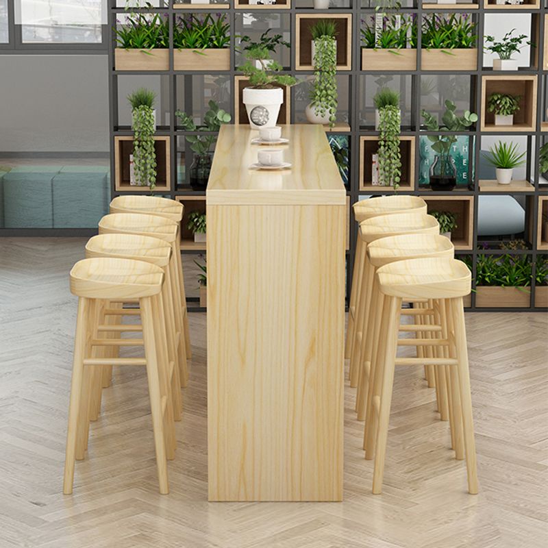 Mesa de bistro de madera natural interior rectángulo moderno de barra de cóctel de trineo