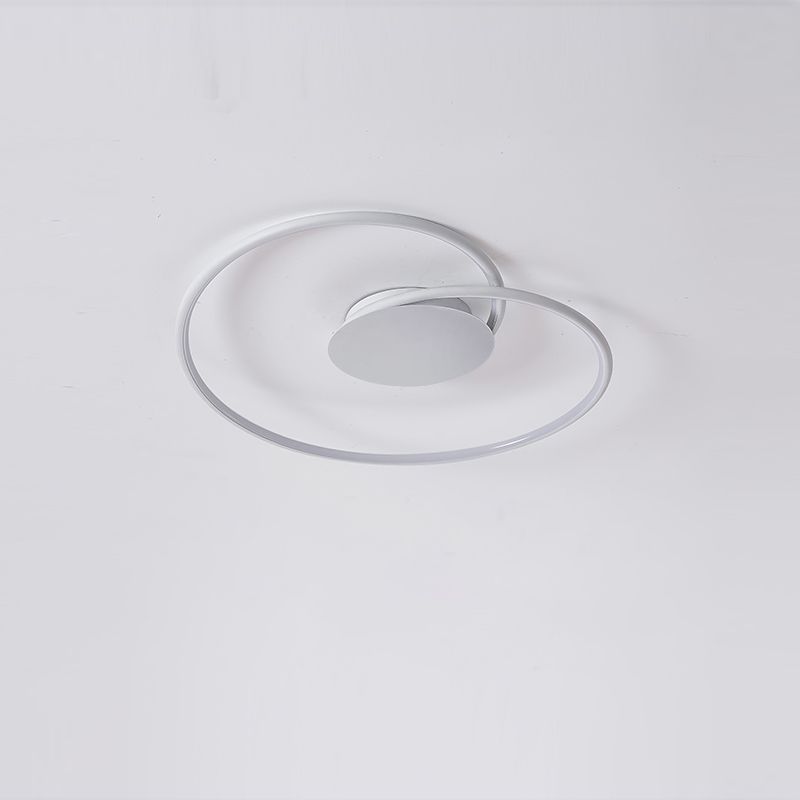 Moderne metalen Swirl Linear Flush Mount Ceiling Light met acryl schaduw voor salon