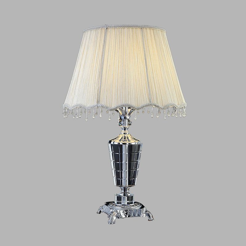 1 table de nuit en tissu léger clair d'empire blanc traditionnel lampe de nuit à chambre à coucher avec drapage en cristal