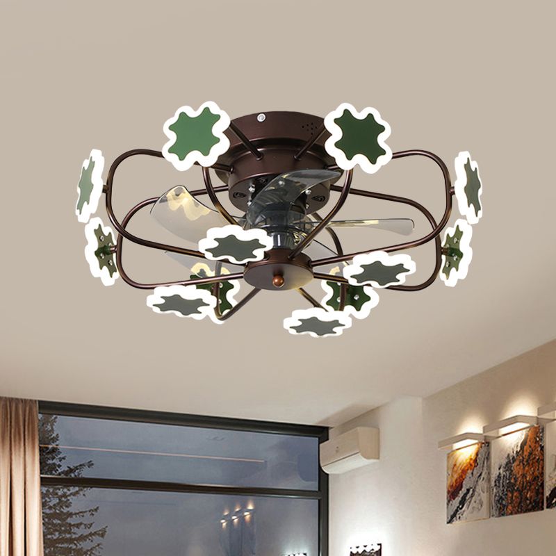 Bloemkooi LED Semi Flush plafondventilator Macaron Iron 5-blade 23,5 "W Slaapkamer Semi Flush Mount Light met kruisdecoratie in grijs/wit/koffie