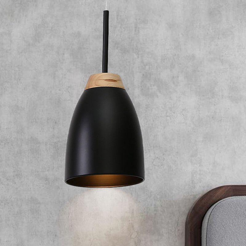 Bell Drop Pender Light Milbal Minimal 1 Bulbe blanc / noir et bois suspendu le plafond sur table