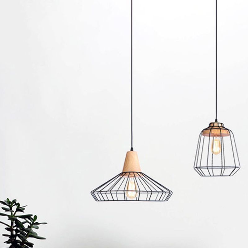 Black Iron Cage en bois Hanging Light Vintage Industrial Style Suspension Lampe pour le couloir de l'allée