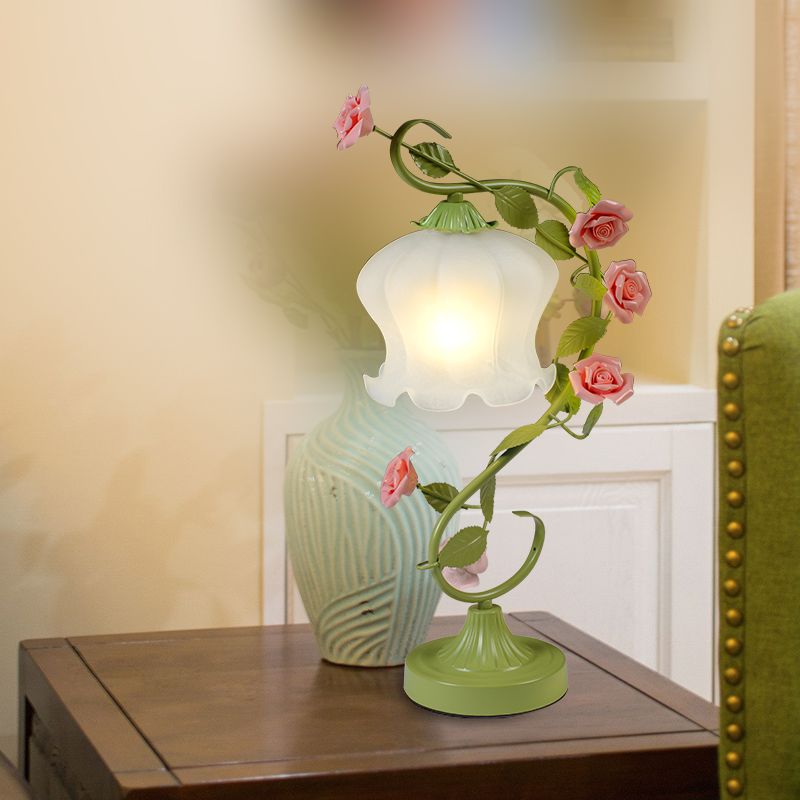 1 Bulb Floral Table Lamp Traditional White/Green Frosted White Glass Night Light for Living Room