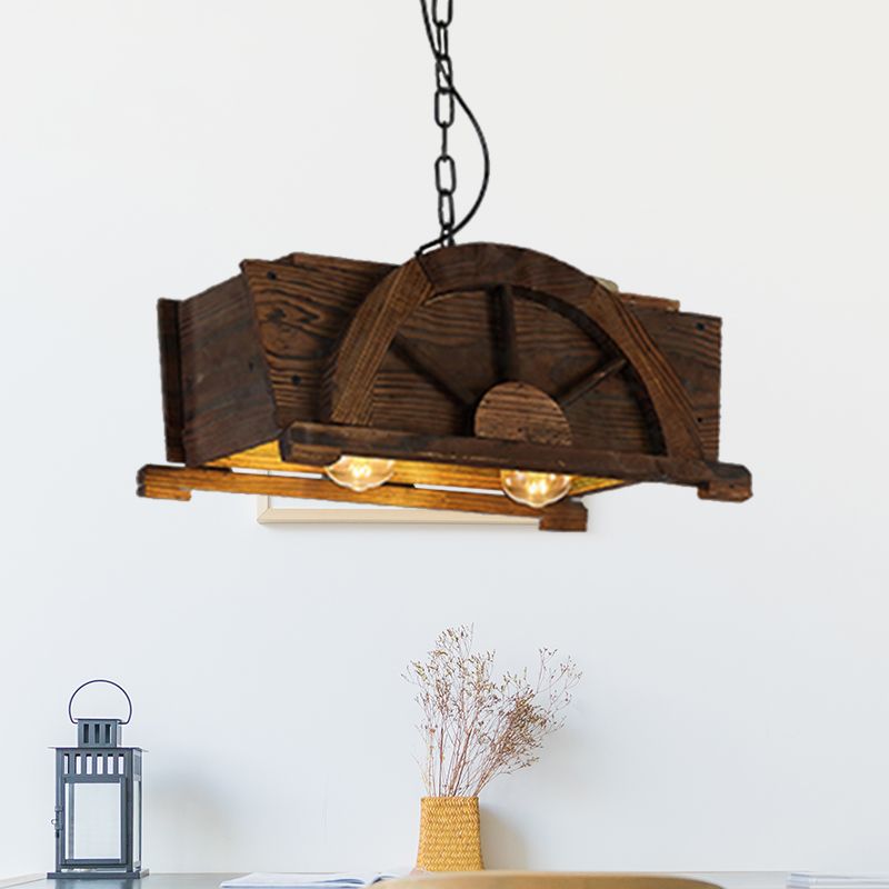 Rectangle de bois brun suspendu à 2 bulbs antique de plafond pour restaurant