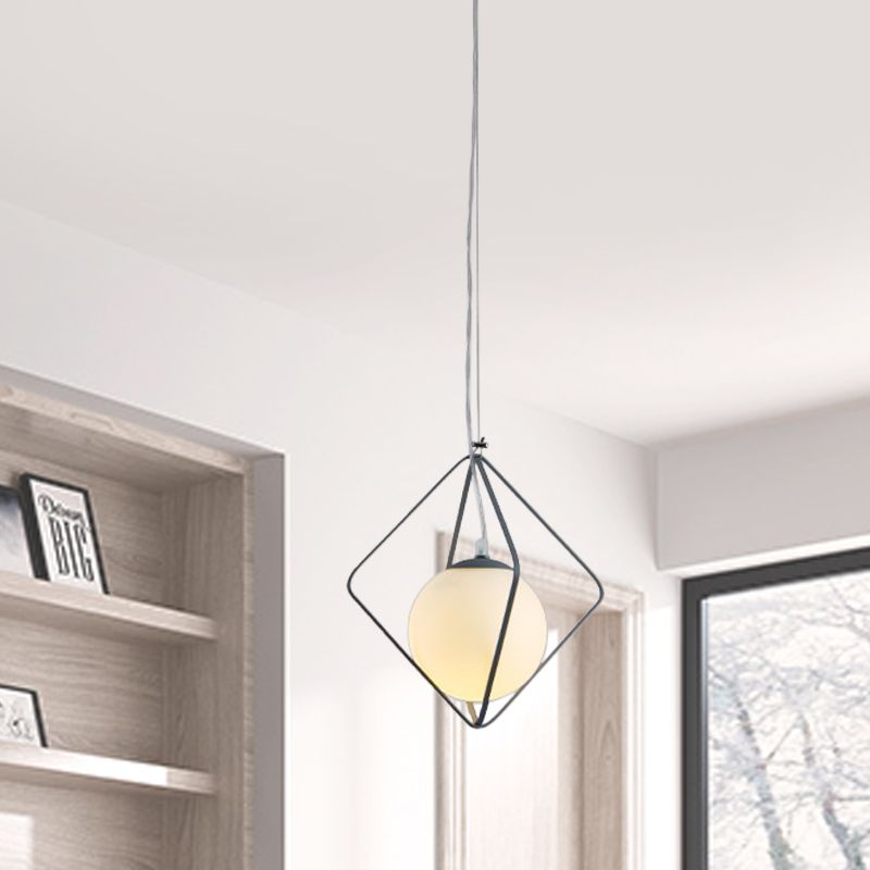 Green / Gris Rhombus Cage Pendant Light Minimaliste 1 Kit de lampe suspendue en fer de tête avec une teinte en verre de lait à bille à l'intérieur