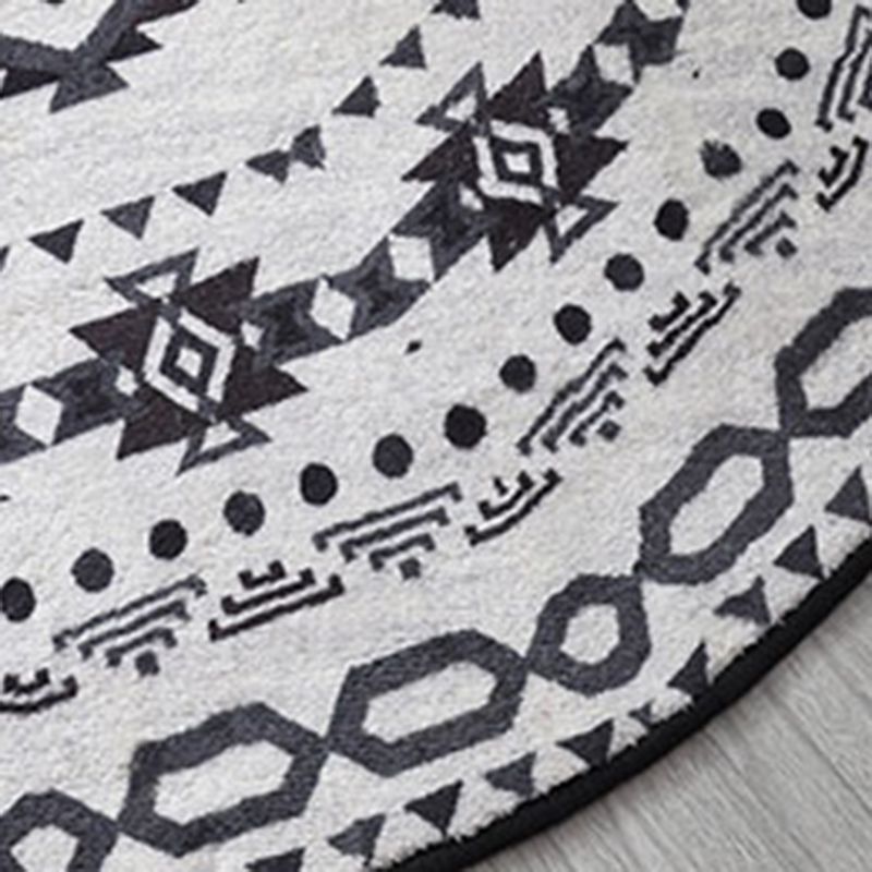 Round Grey Tone Vintage Area Rug Polyester Tribal Print Rug Non-Slip Backing Indoor Rug for Bedroom