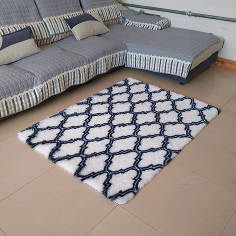 Unique Quatrefoil Patterned Rug Multi Color Modern Carpet Faux Fur Anti-Slip Backing Pet Friendly Machine Washable Rug for Room