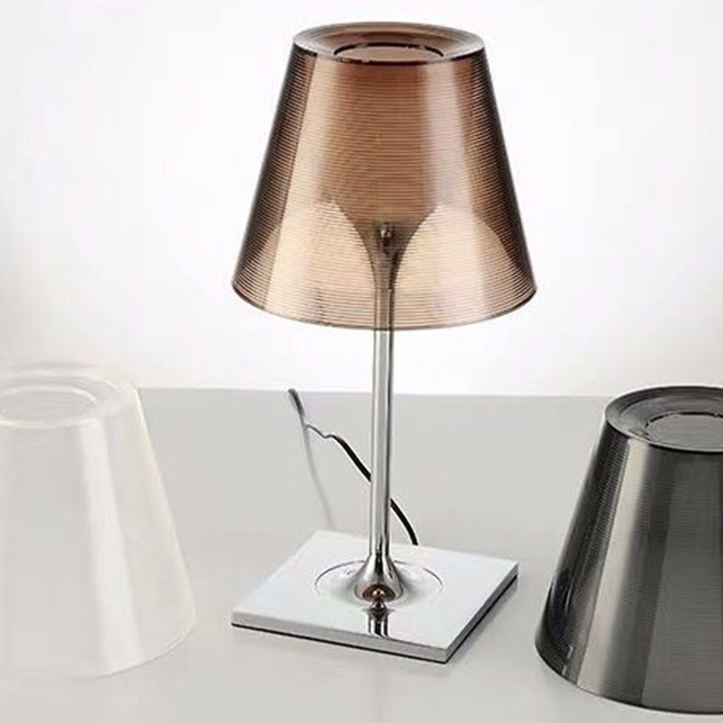 Colorful Metal Table Lamp Contemporary Style 1 Light Table Lamp for Bedroom