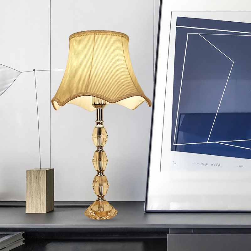 Luce notturna di luce giallo chiaro Tessuto minimalismo 1 Lampada del comodino da soggiorno leggero con base di cristallo