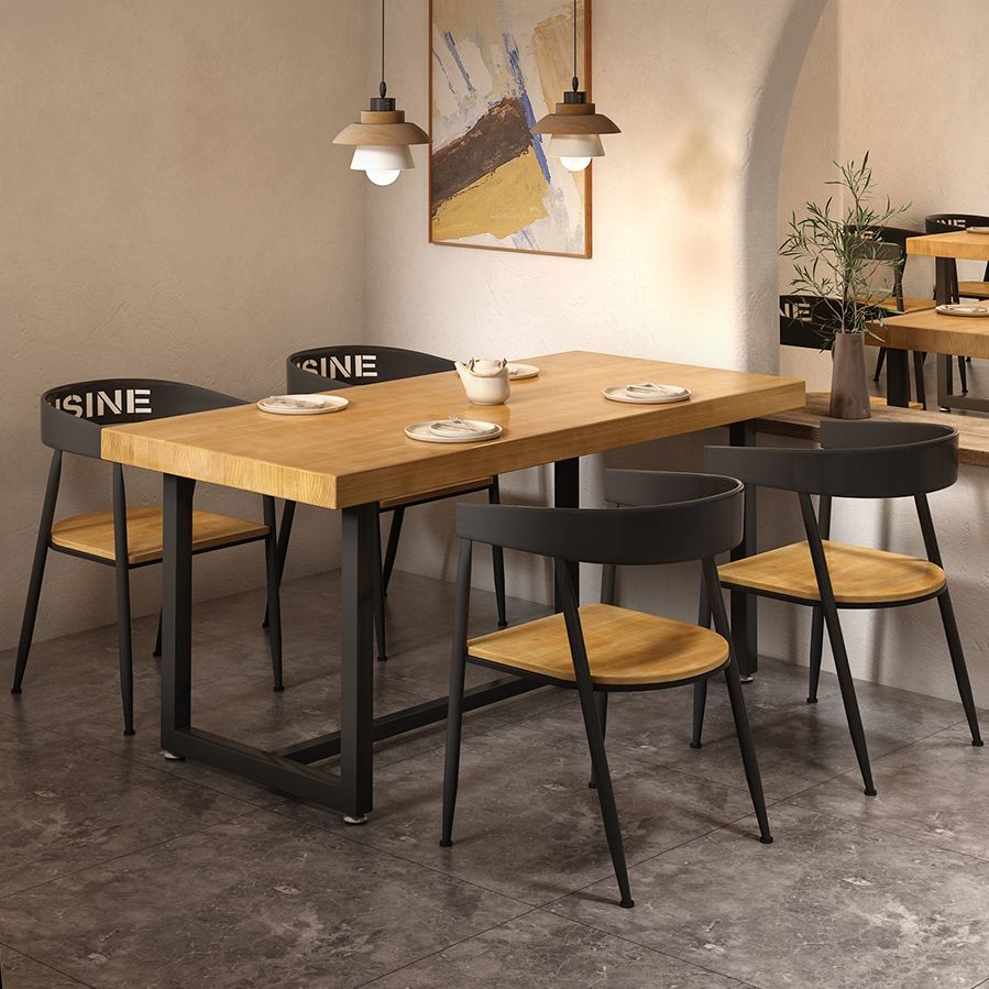 Set da pranzo in legno solido in stile industriale con tavolo a forma di rettangolo e base di cavalletto per uso domestico