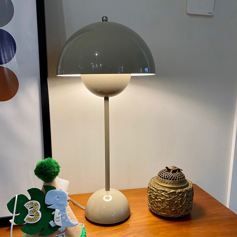 Lampe de table à teinte dôme macaron, lumière de table en métal avec un interrupteur marche / arrêt